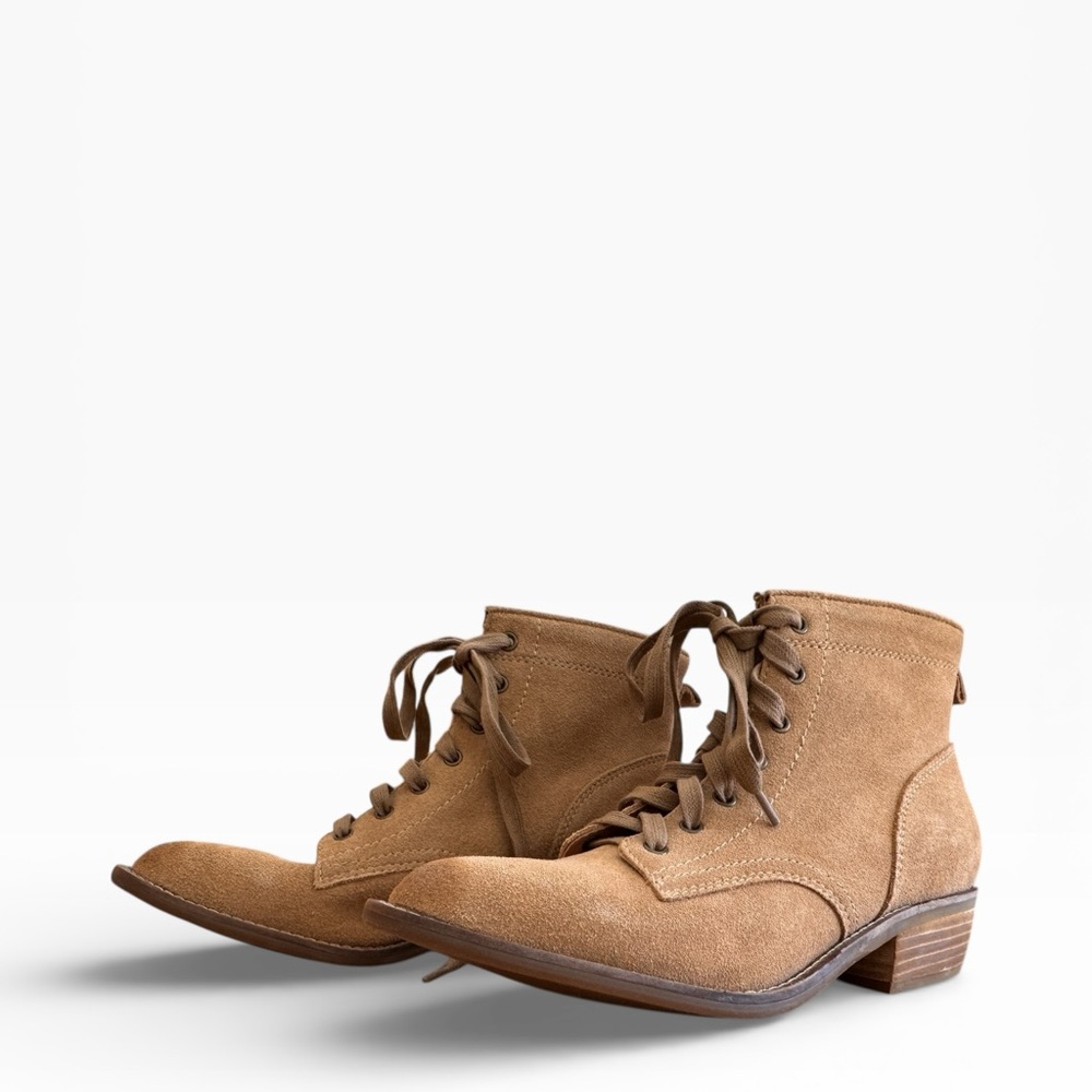 Dingo lace up suede boots, size 8.5, new condition